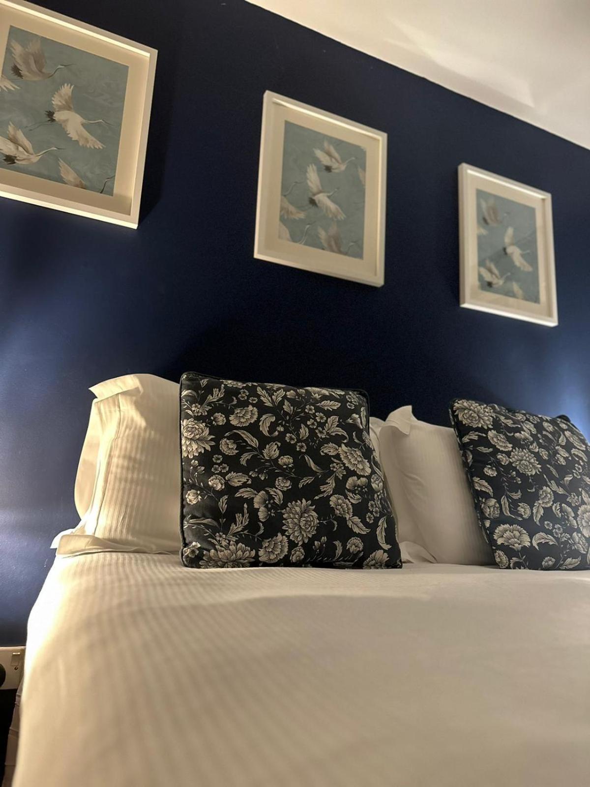 The Kings Arms Inn Montacute エクステリア 写真