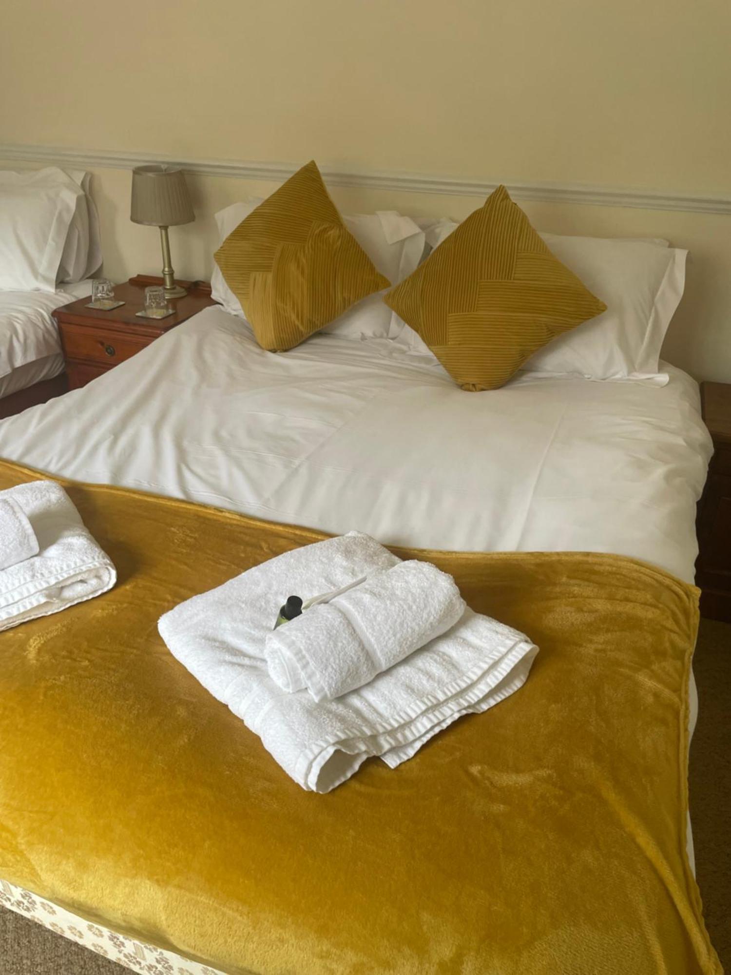 The Kings Arms Inn Montacute エクステリア 写真
