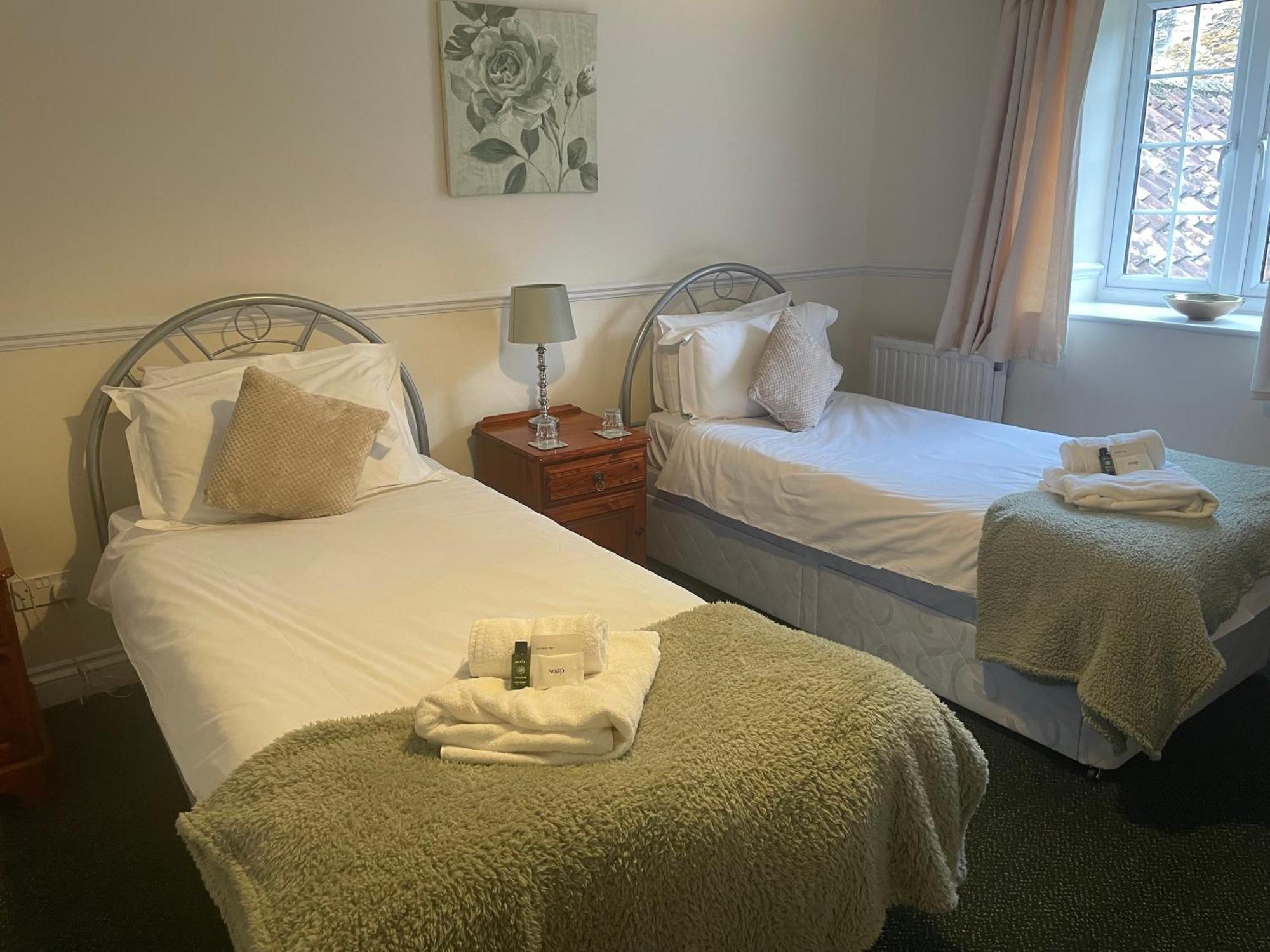 The Kings Arms Inn Montacute エクステリア 写真