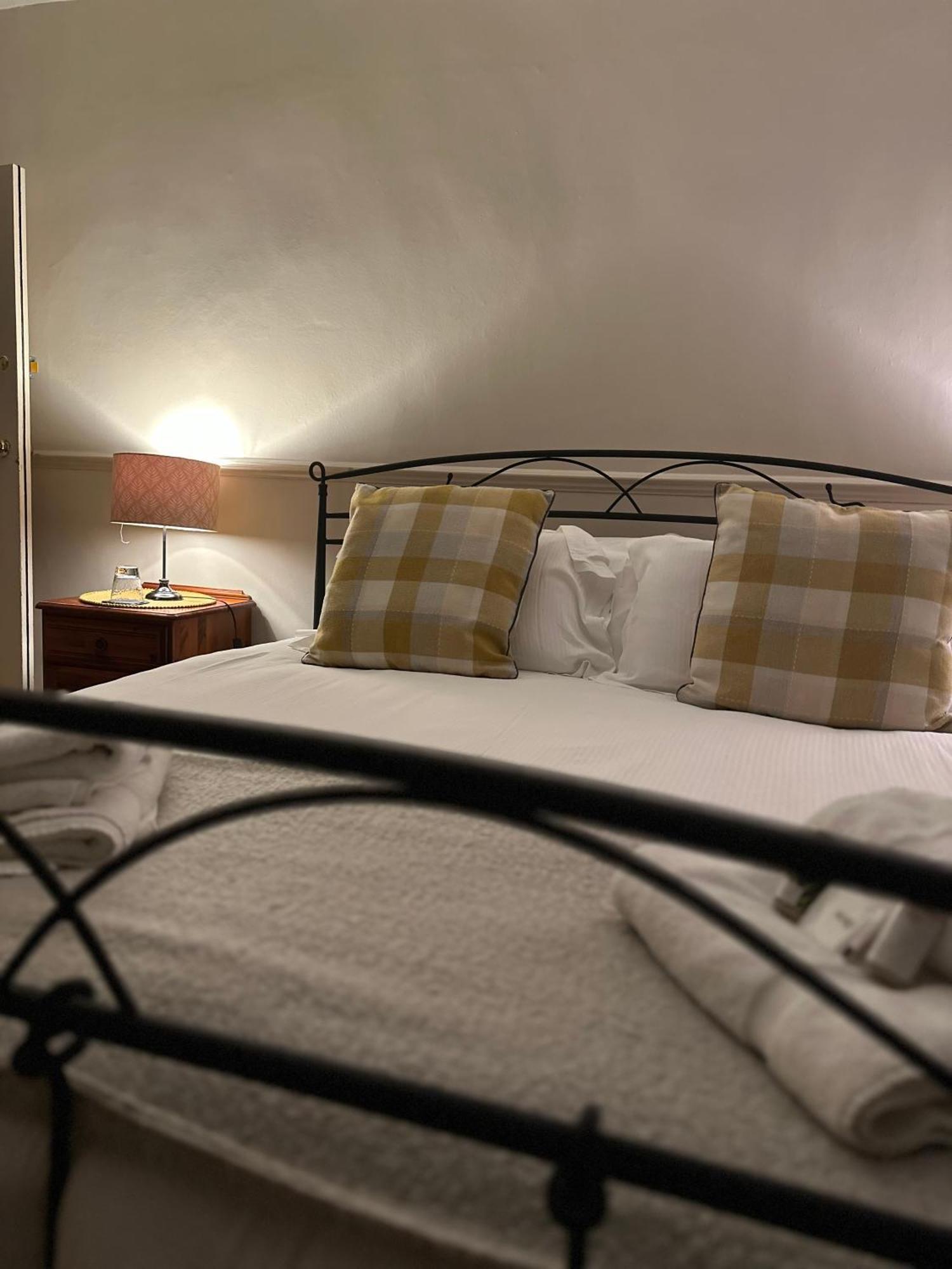 The Kings Arms Inn Montacute エクステリア 写真